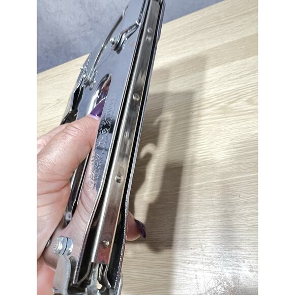 ARROW Low Voltage Wire Fastener T-18 Hand Stapler Staple Gun - USA Made - Picture 6 of 9